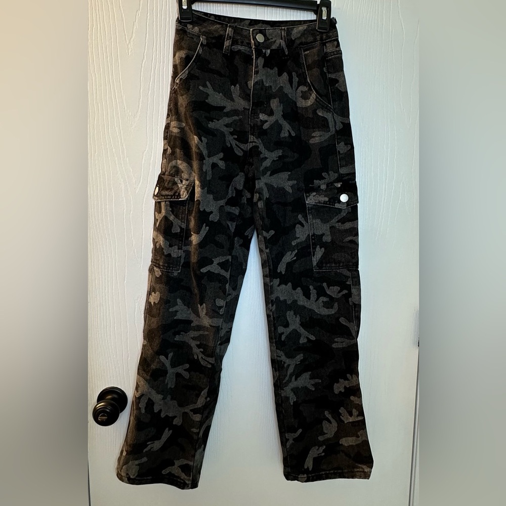 SHEIN black gray camo cargo flap pocket denim jeans women’s petite XXS